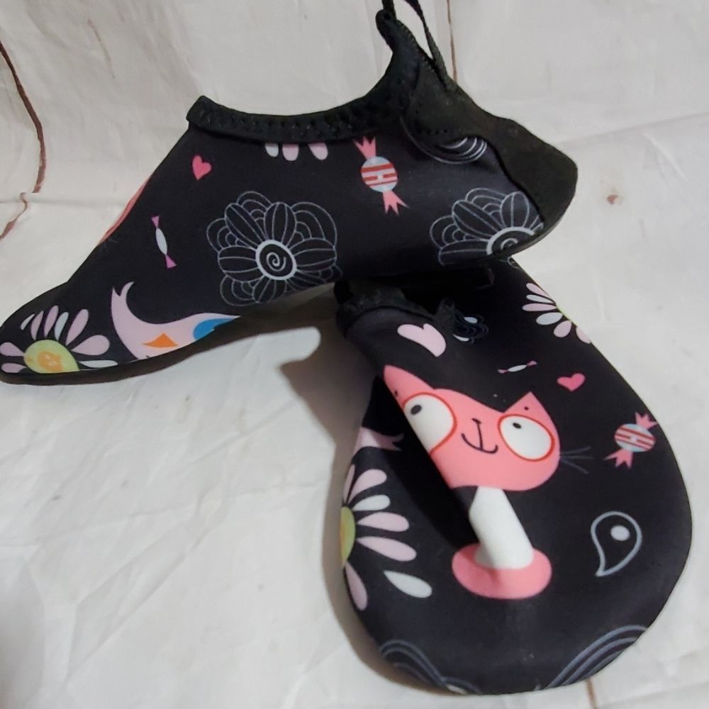 Met Water Shoes Black Pink Cat Flowers Size 28/29 - Picture 3 of 5